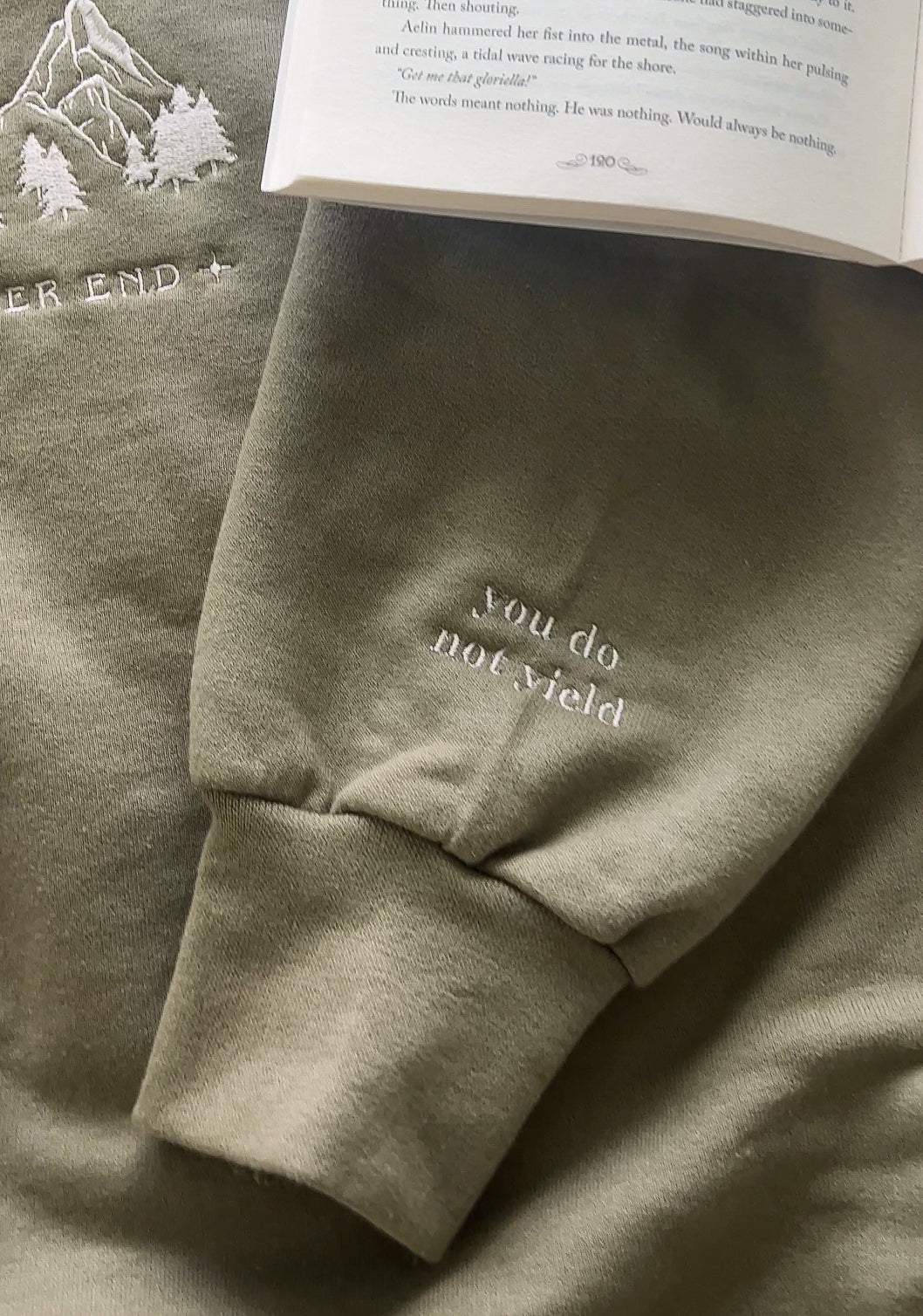 Terrasen Embroidered Crewneck