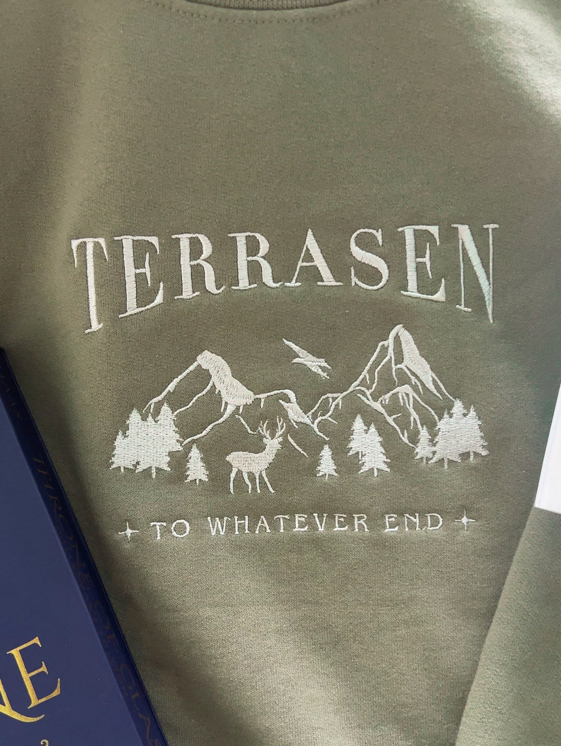 Terrasen Embroidered Crewneck